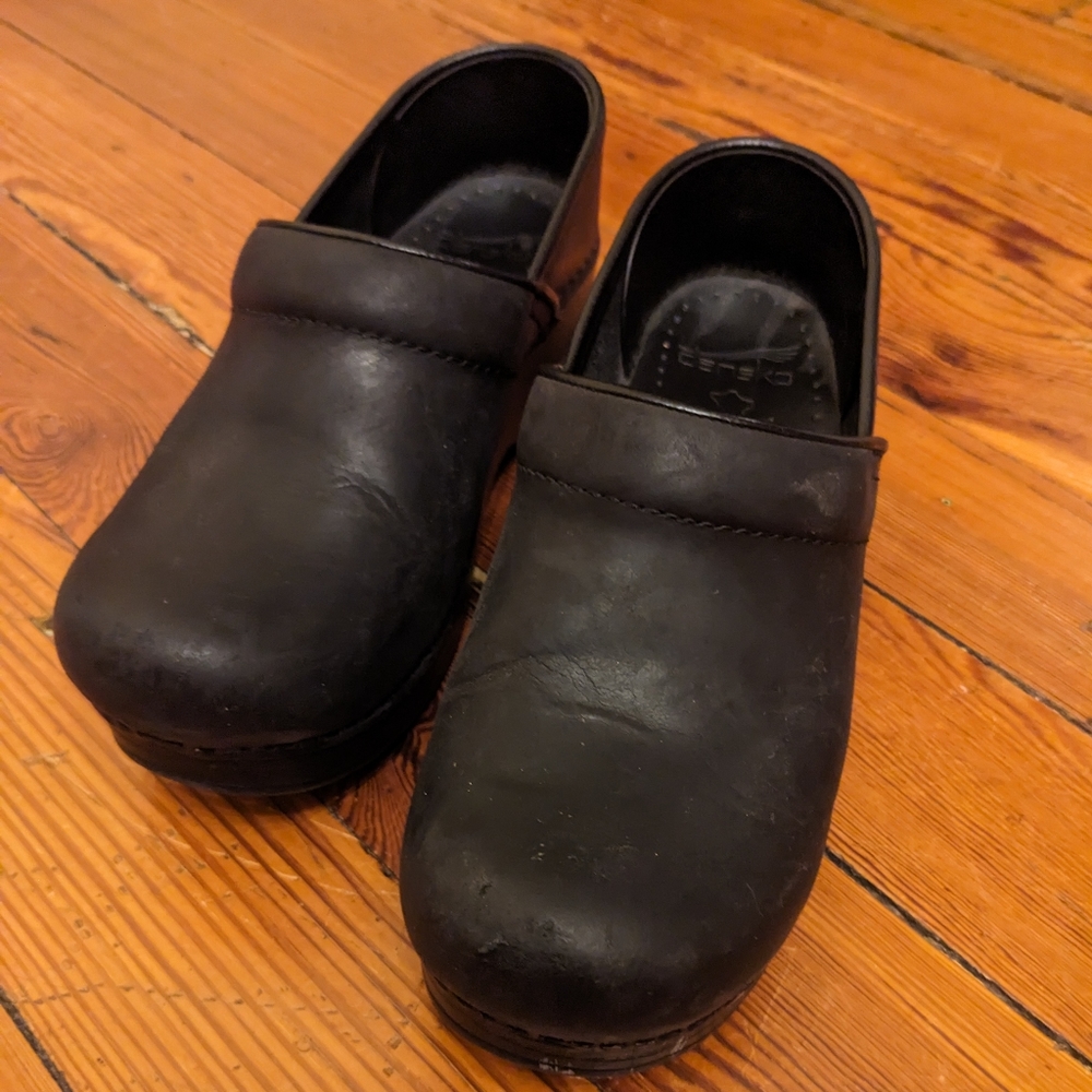 Size 37 black Dansko